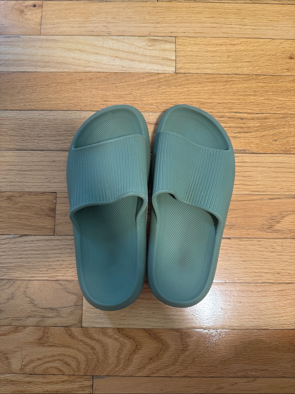 Women’s Slide Sandals in Sage Green